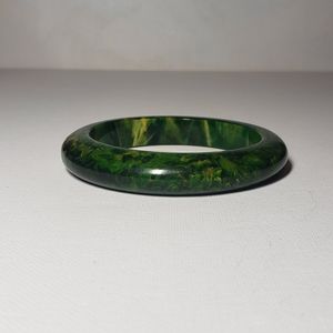 CLOSET CLOSING 12/31/21!! Vintage green Bakelite bangle
